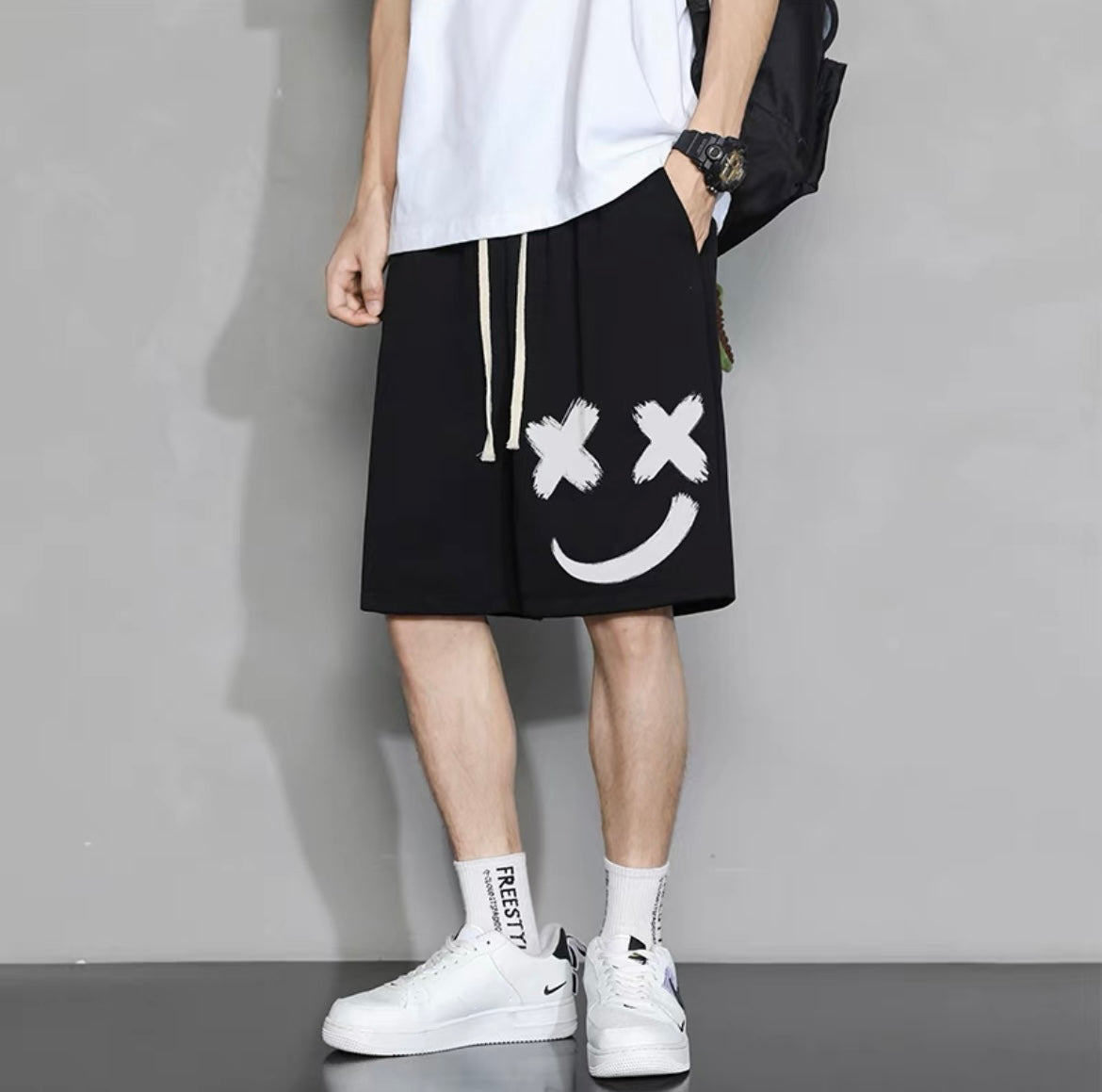 カップル服夏服シーズン2023高級半袖Tシャツ新作ins人気トレンドブランド純綿ゆったり ブラックグラデーションマイクロフレアパンツ 笑顔カジュアルパンツメンズ夏薄ゆったり5分丈パンツバスケットパンツ番号ZT44