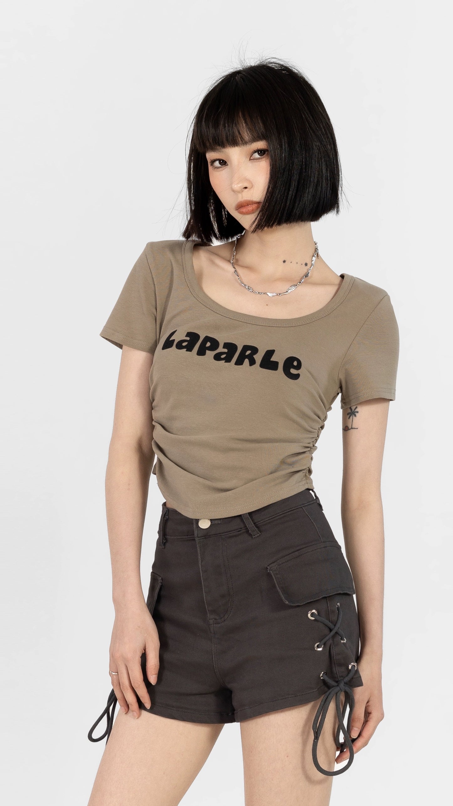 欧米式ヒップホップアルファベット刺繍スエードスエードスエード半袖Tシャツストリートbf風ペアルックTシャツ アメリカ風半袖Tシャツ女性夏ショートタイプスリムで不規則な襟元の大きいギャル上着番号ZT362