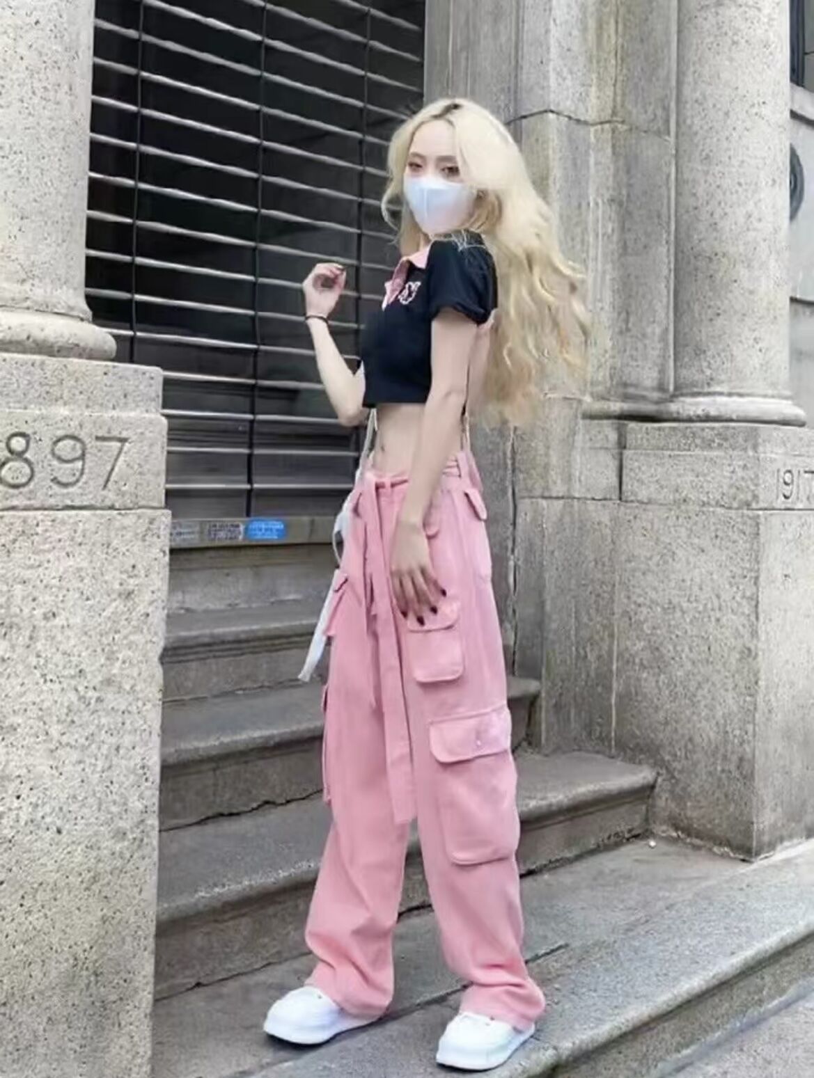 ウォッシュ加工穴あきピンクのデニムショートコート女性秋服ギャル甘めでゆったり着やせ長袖ブルゾンカーディガン/2023新作特注バカ売れタイプアルファベット半袖Tシャツ女夏百コーディネート丸首カジュアル着痩せ上着/アメリカンヴィンテージのマルチポケットカーゴデニムパンツハイストリートhiphopヒップホップでゆったりワイド脚カジュアルパンツ番号ZT496